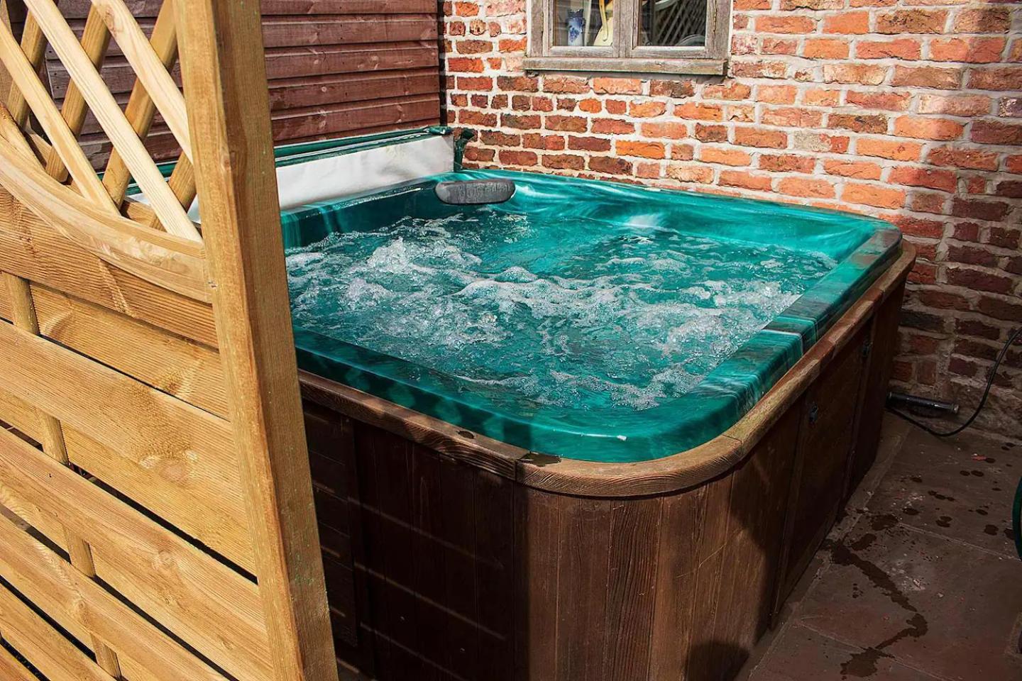 The Old Mill Barn With Hot Tub And Private Use Of Heated Pool Villa Wirral Buitenkant foto
