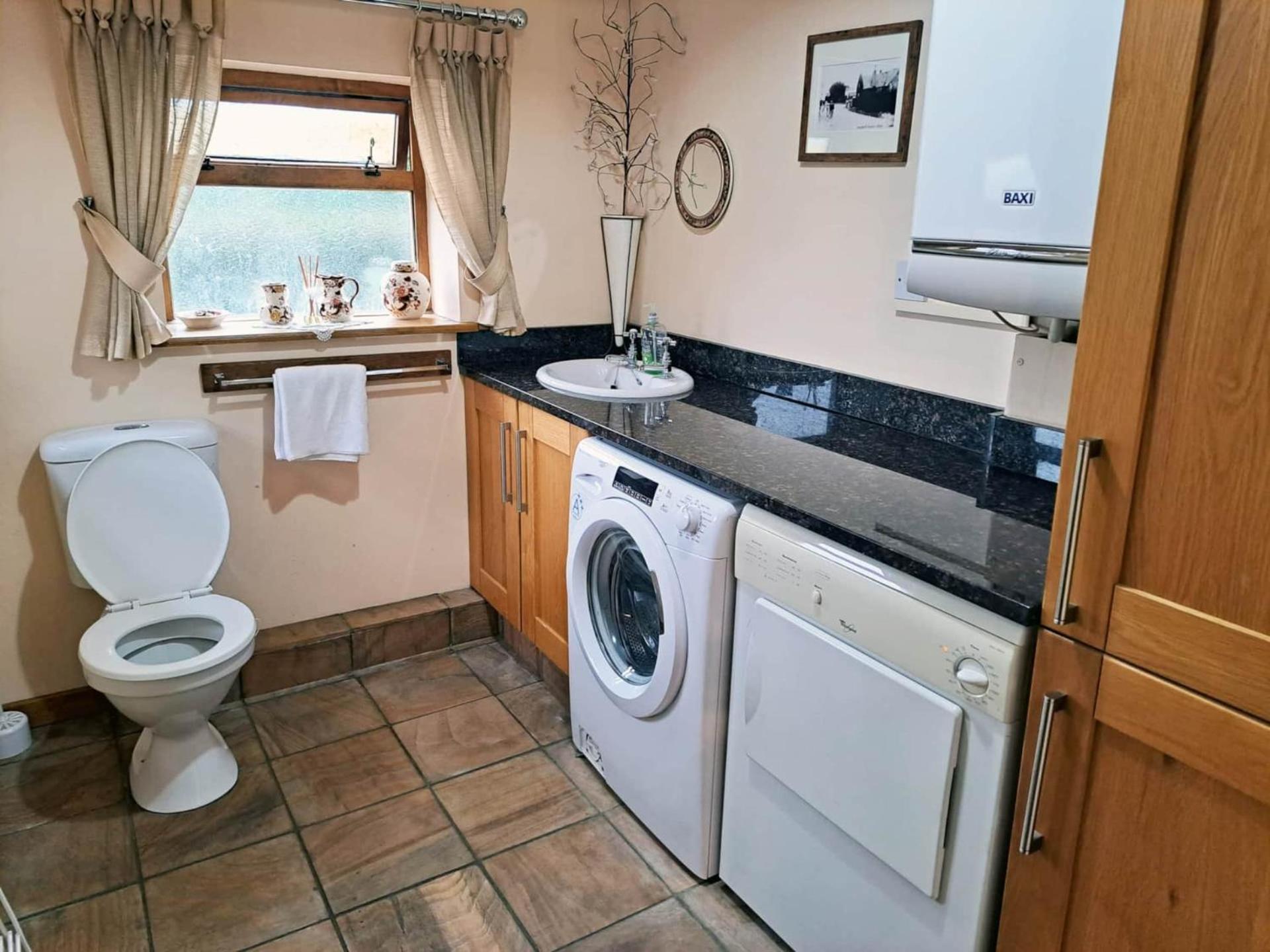 The Old Mill Barn With Hot Tub And Private Use Of Heated Pool Villa Wirral Buitenkant foto