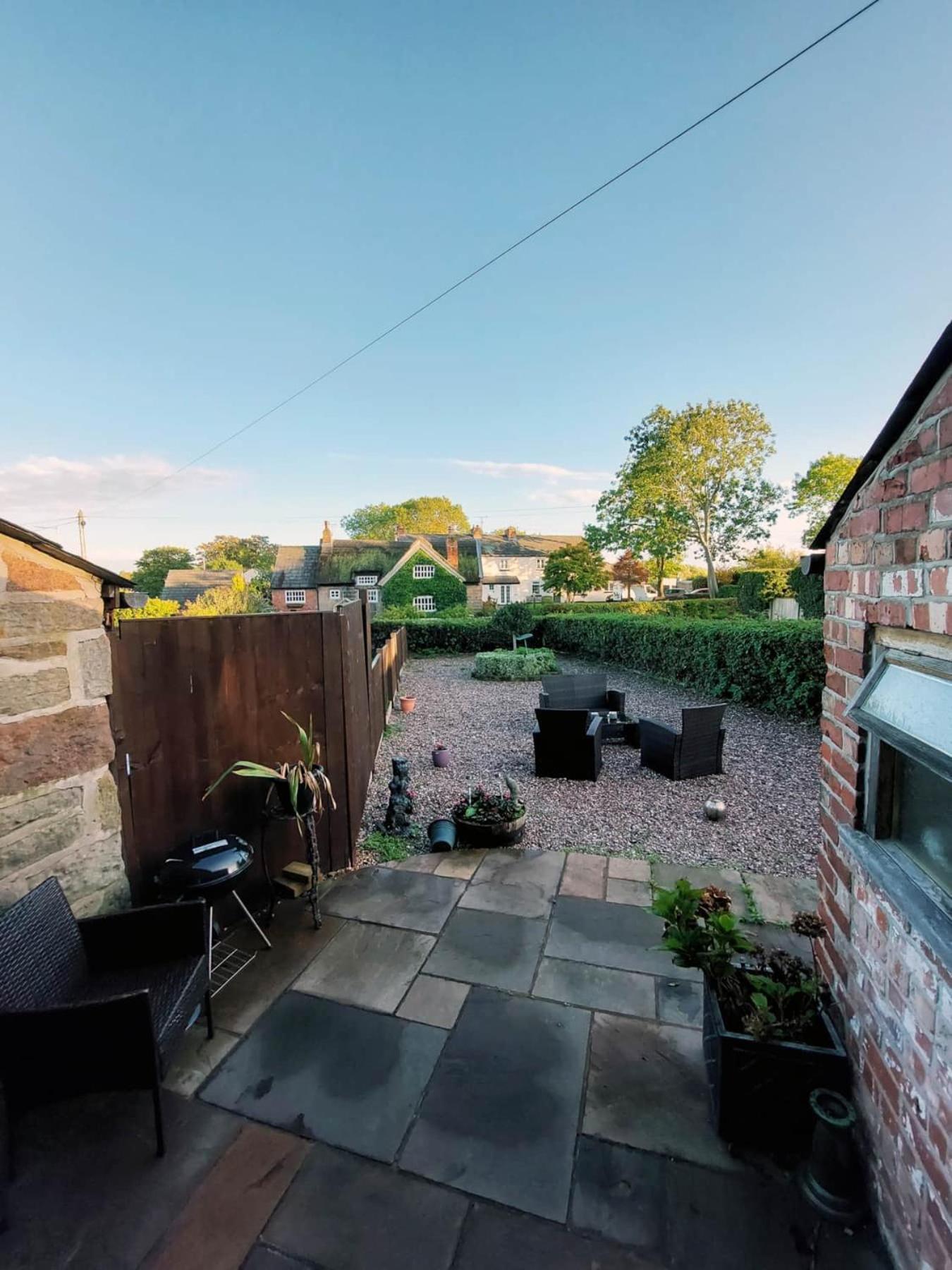 The Old Mill Barn With Hot Tub And Private Use Of Heated Pool Villa Wirral Buitenkant foto