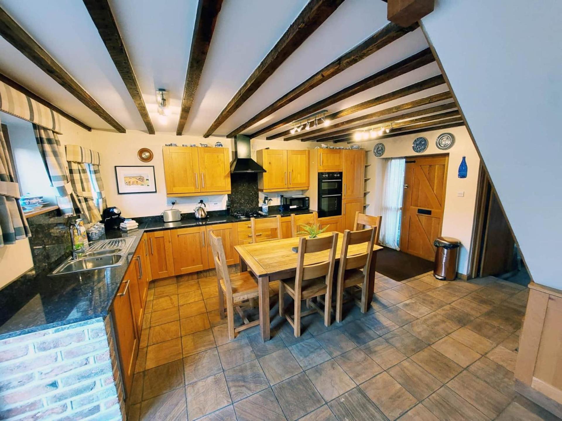 The Old Mill Barn With Hot Tub And Private Use Of Heated Pool Villa Wirral Buitenkant foto