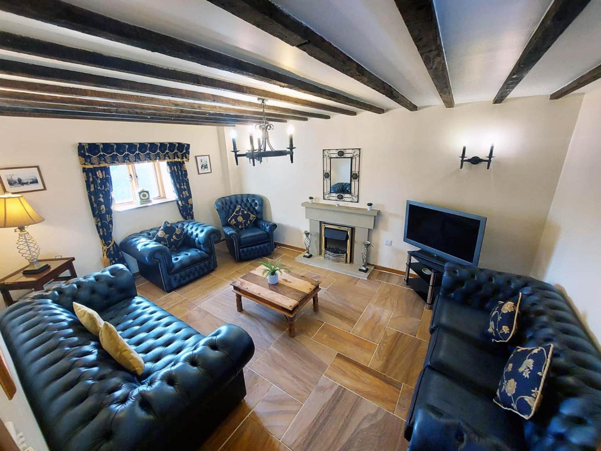 The Old Mill Barn With Hot Tub And Private Use Of Heated Pool Villa Wirral Buitenkant foto