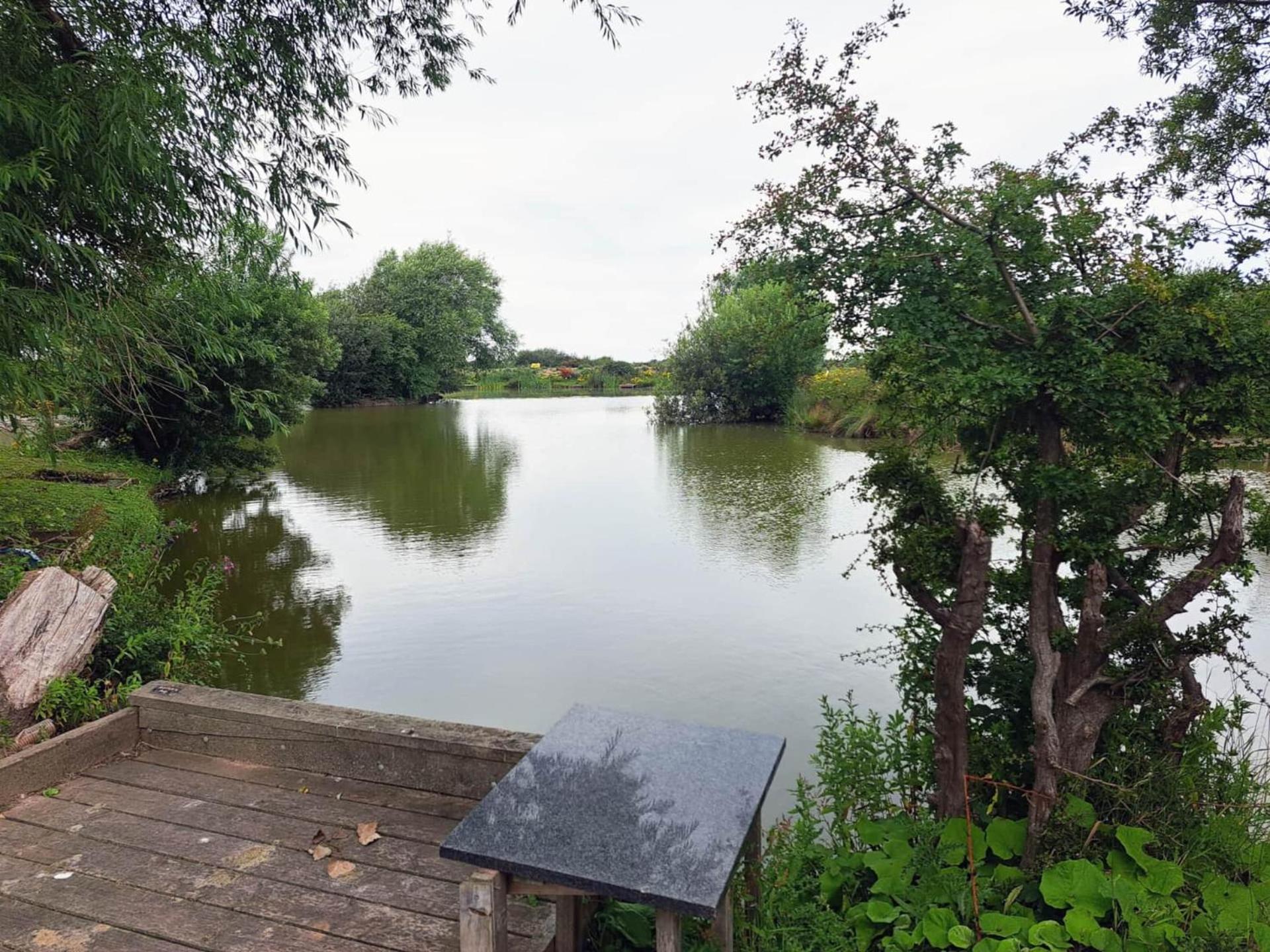 The Old Mill Barn With Hot Tub And Private Use Of Heated Pool Villa Wirral Buitenkant foto