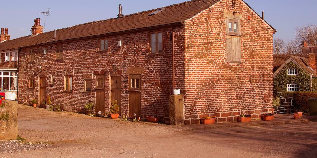 The Old Mill Barn With Hot Tub And Private Use Of Heated Pool Villa Wirral Buitenkant foto